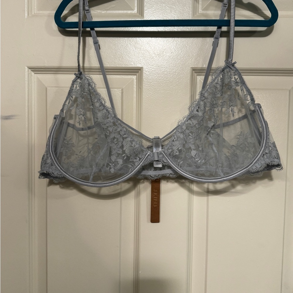 SKIMS Blue Lace Front closing bra, set of 2 X 40F